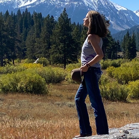 Meet your Posher, Julie Ann - Picture 5 of 5